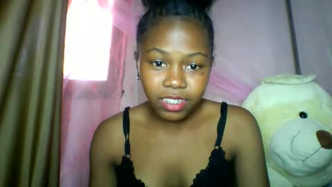 Snapshot of lara_belle chatting on 28, 4, 2026 lara_belle online show from 28, 4, 2026