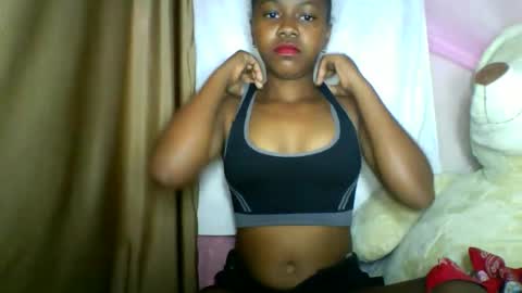 Snapshot of lara_belle chatting on 2, 5, 2026 lara_belle online show from 2, 5, 2026
