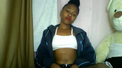 Snapshot of lara_belle chatting on 19, 5, 2026 lara_belle online show from 19, 5, 2026