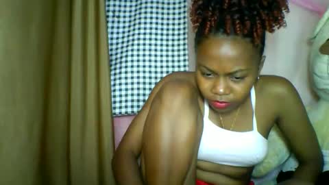 Snapshot of lara_belle chatting on 25, 5, 2026 lara_belle online show from 25, 5, 2026