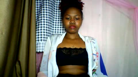 Snapshot of lara_belle chatting on 17, 6, 2026 lara_belle online show from 17, 6, 2026