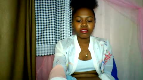 Snapshot of lara_belle chatting on 21, 6, 2026 lara_belle online show from 21, 6, 2026