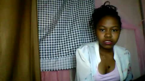 Snapshot of lara_belle chatting on 7, 7, 2026 lara_belle online show from 7, 7, 2026