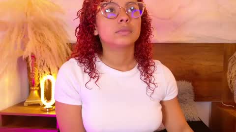 Snapshot of lara_curly chatting on 13, 4, 2026 lara_curly online show from 13, 4, 2026