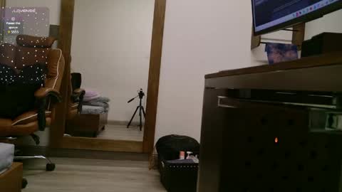 Snapshot of lara_curly chatting on 21, 5, 2026 lara_curly online show from 21, 5, 2026