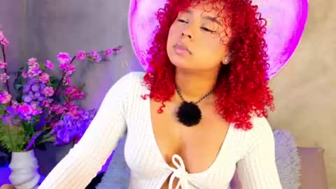 Snapshot of lara_curly chatting on 19, 6, 2026 lara_curly online show from 19, 6, 2026