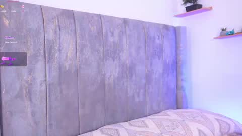 Hello Guys I am Lara Giraldo  WELCOME To my room online show from 16, 9, 2025