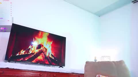 Hello Guys I am Lara Giraldo  WELCOME To my room online show from 8, 10, 2025