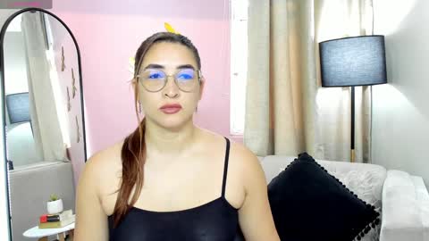 Snapshot of lara_martin chatting on 7, 1, 2025 700 200 online show from 7, 1, 2025