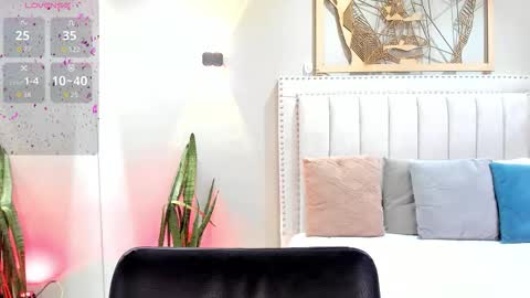 Snapshot of lara_martin chatting on 12, 11, 2025 700 200 online show from 12, 11, 2025