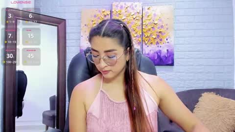 Snapshot of lara_martin chatting on 19, 11, 2025 700 200 online show from 19, 11, 2025