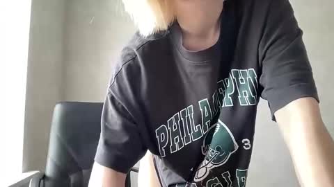 Lara Neon online show from 25, 2, 2025