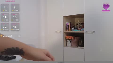 Snapshot of lara_sins chatting on 5, 2, 2025 Lara Sins online show from 5, 2, 2025