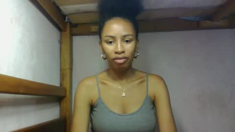 Snapshot of larah98 chatting on 16, 2, 2026 larah98 online show from 16, 2, 2026