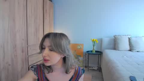 Snapshot of larakanes chatting on 5, 3, 2025 LaraKanes online show from 5, 3, 2025