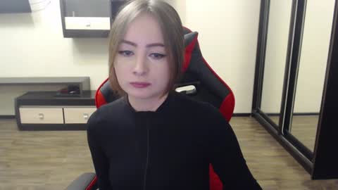 Snapshot of laralianna chatting on 4, 1, 2025 Laralianna online show from 4, 1, 2025