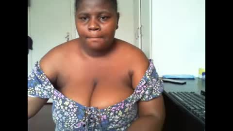 Snapshot of laralovex chatting on 5, 12, 2024 laralovex online show from 5, 12, 2024