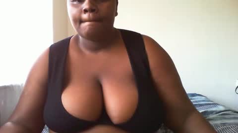 Snapshot of laralovex chatting on 15, 12, 2024 laralovex online show from 15, 12, 2024