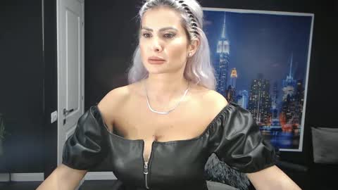 Snapshot of laras_moans chatting on 3, 12, 2024 laras_moans online show from 3, 12, 2024