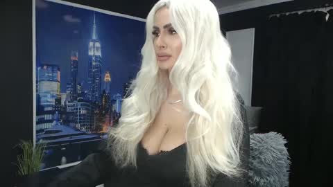 Snapshot of laras_moans chatting on 11, 1, 2025 laras_moans online show from 11, 1, 2025