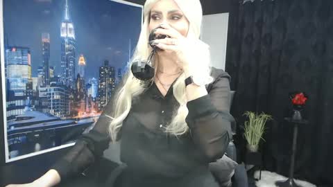 Snapshot of laras_moans chatting on 4, 2, 2025 laras_moans online show from 4, 2, 2025