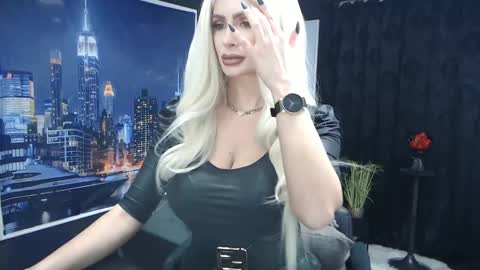 Snapshot of laras_moans chatting on 5, 2, 2025 laras_moans online show from 5, 2, 2025