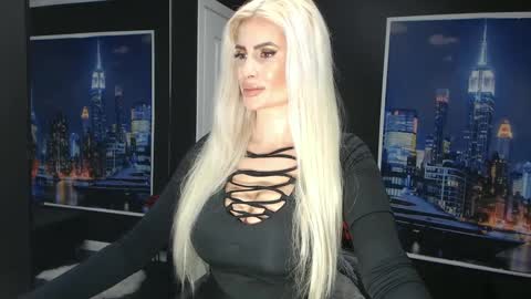 Snapshot of laras_moans chatting on 25, 2, 2025 laras_moans online show from 25, 2, 2025