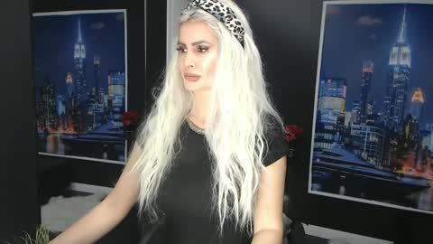 Snapshot of laras_moans chatting on 6, 3, 2025 laras_moans online show from 6, 3, 2025