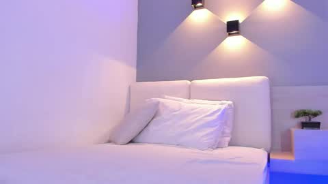 Snapshot of laravillalobos chatting on 17, 9, 2025 Laura online show from 17, 9, 2025