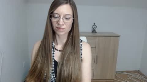 larawinters online show from 8, 2, 2025