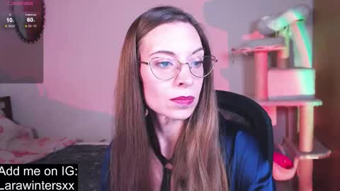 larawinters online show from 6, 10, 2025