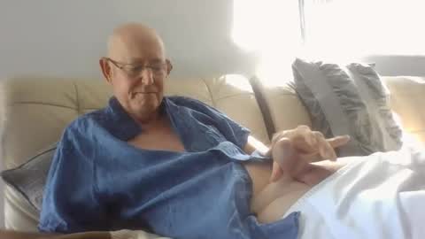 Snapshot of largerthan chatting on 28, 3, 2026 largerthan- say hi on entry online show from 28, 3, 2026