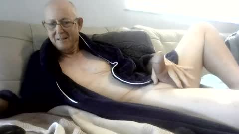 Snapshot of largerthan chatting on 8, 7, 2026 largerthan- say hi on entry online show from 8, 7, 2026