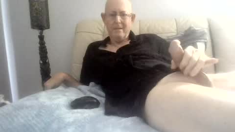 Snapshot of largerthan chatting on 29, 7, 2026 largerthan- say hi on entry online show from 29, 7, 2026
