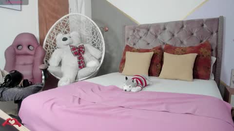 Snapshot of laris_park chatting on 18, 12, 2024 laris_park online show from 18, 12, 2024