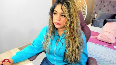 Snapshot of laris_park chatting on 12, 1, 2025 laris_park online show from 12, 1, 2025