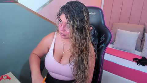 Snapshot of laris_park chatting on 28, 1, 2025 laris_park online show from 28, 1, 2025