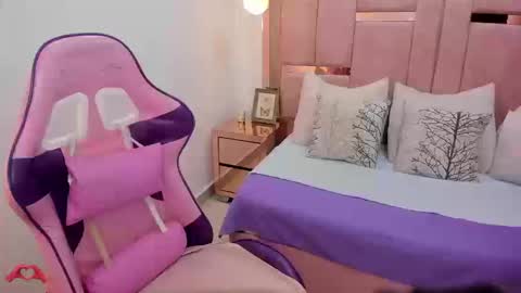 Snapshot of laris_park chatting on 13, 9, 2025 laris_park online show from 13, 9, 2025