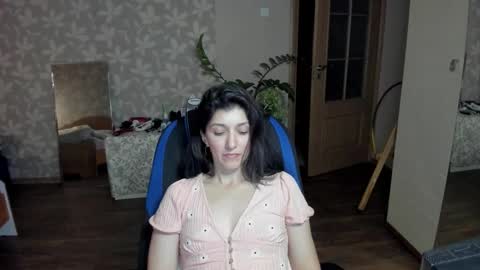 Snapshot of larisadevries chatting on 11, 10, 2025 Larisa online show from 11, 10, 2025