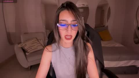 Larisa Smirnov online show from 11, 11, 2025