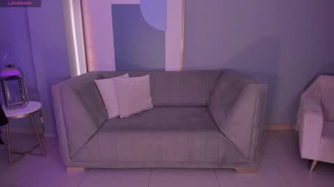 Larisa Smirnov online show from 21, 11, 2025