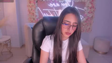 Larisa Smirnov online show from 27, 11, 2025