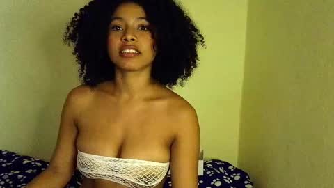 Snapshot of larita_curly chatting on 6, 4, 2026 larita_curly online show from 6, 4, 2026