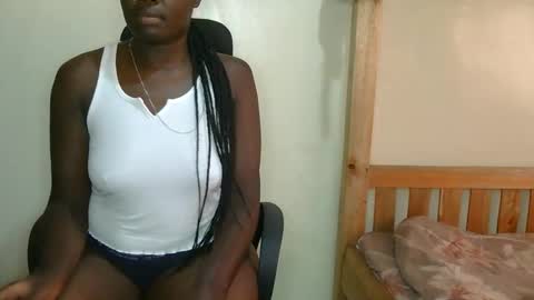 Snapshot of larvy12 chatting on 14, 12, 2025 larvy12 online show from 14, 12, 2025