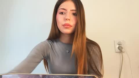 Snapshot of lashundaciviello chatting on 3, 5, 2026 Mila online show from 3, 5, 2026