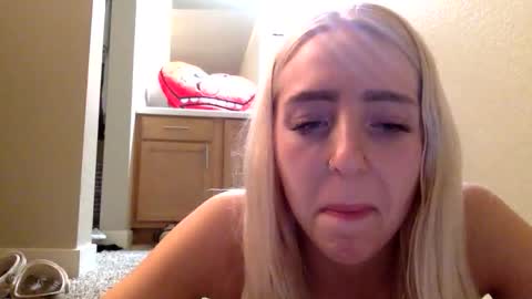 Snapshot of latenightkash chatting on 24, 2, 2026 Roxy blue online show from 24, 2, 2026