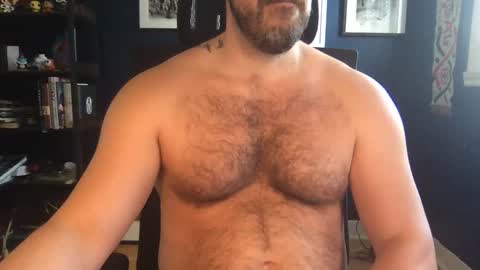 Snapshot of latenightlunch chatting on 27, 4, 2026 Latenightlunch online show from 27, 4, 2026