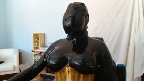 Snapshot of latex_doll_iris chatting on 16, 6, 2026 Latex Doll Iris online show from 16, 6, 2026