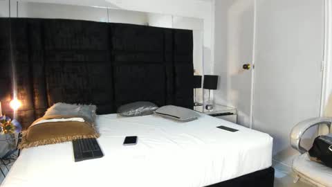 Johana y Santiago online show from 24, 2, 2025