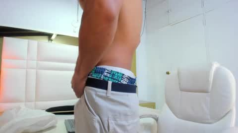 Snapshot of latin_couple20y chatting on 22, 4, 2026 Johana y Santiago online show from 22, 4, 2026
